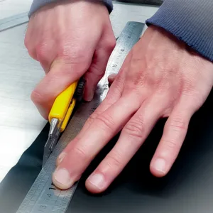 Art de la Coupe en Haute Maroquinerie : Première Étape de l’Excellence